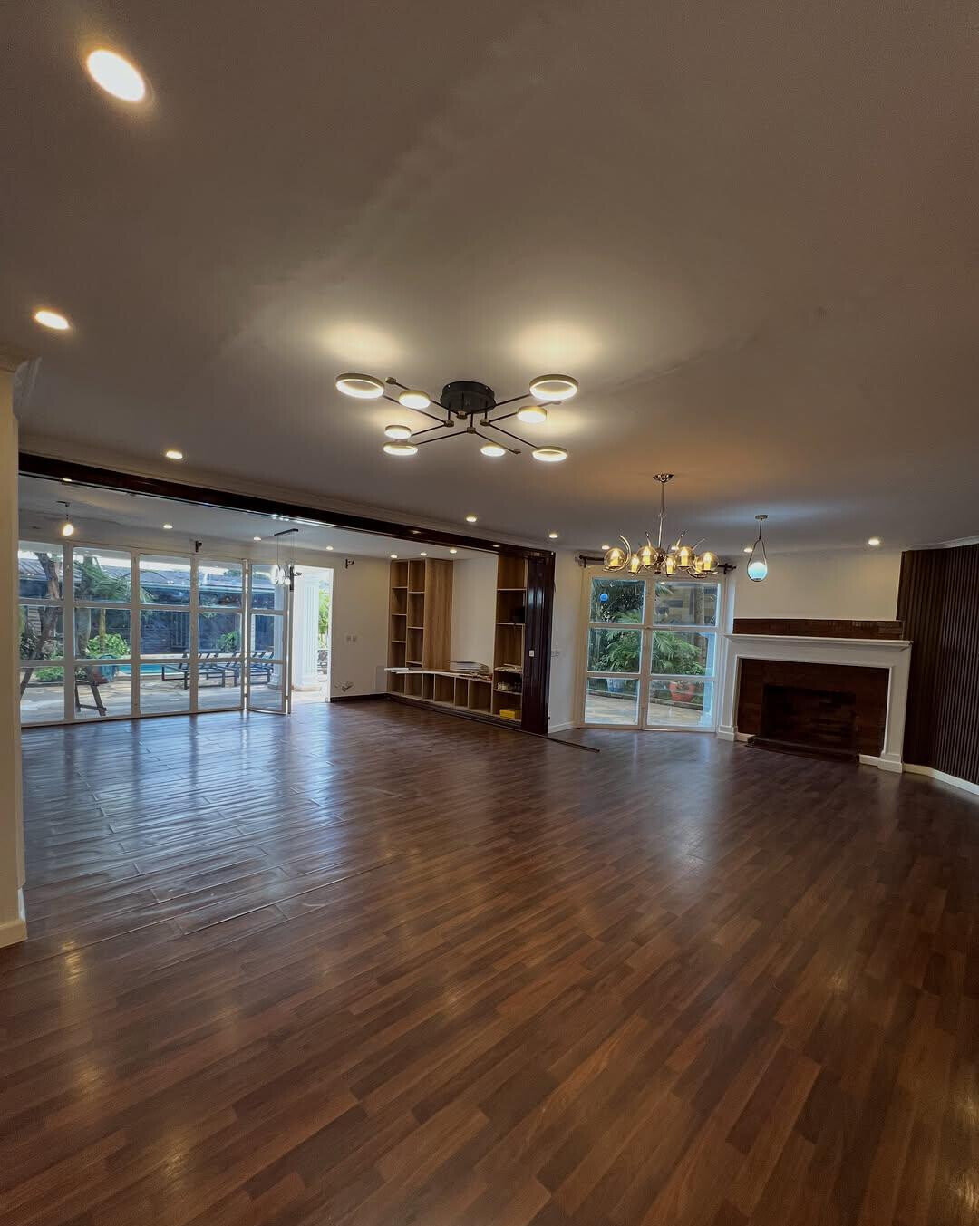 6BR Ambassadorial House with Parking