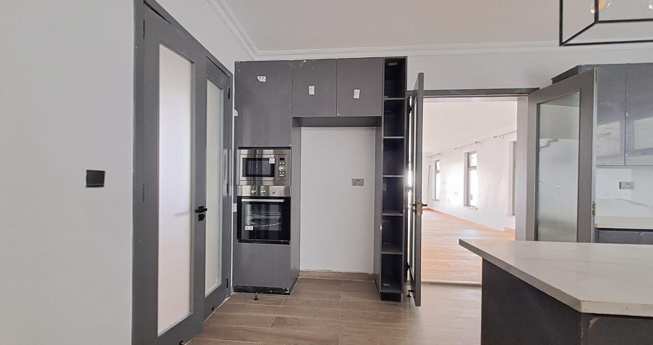 5-Bed Townhouse with Smart Locks & Fitted Kitchen - Lavington