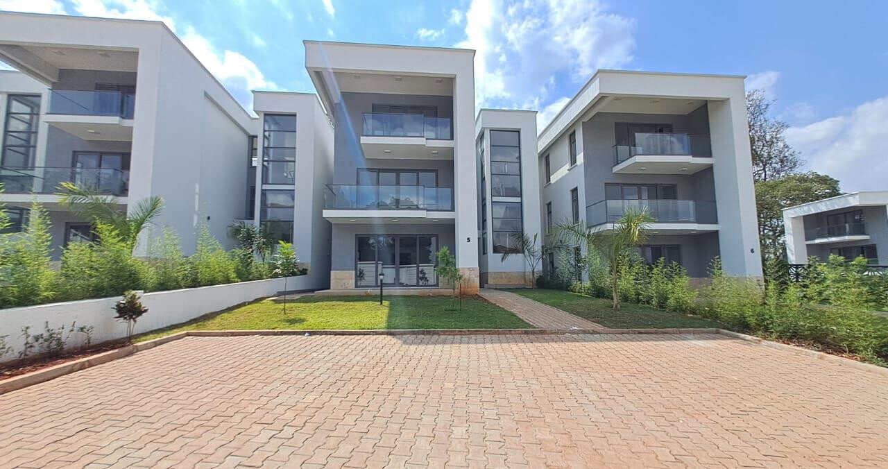 5-Bed Townhouse with Smart Locks & Fitted Kitchen - Lavington