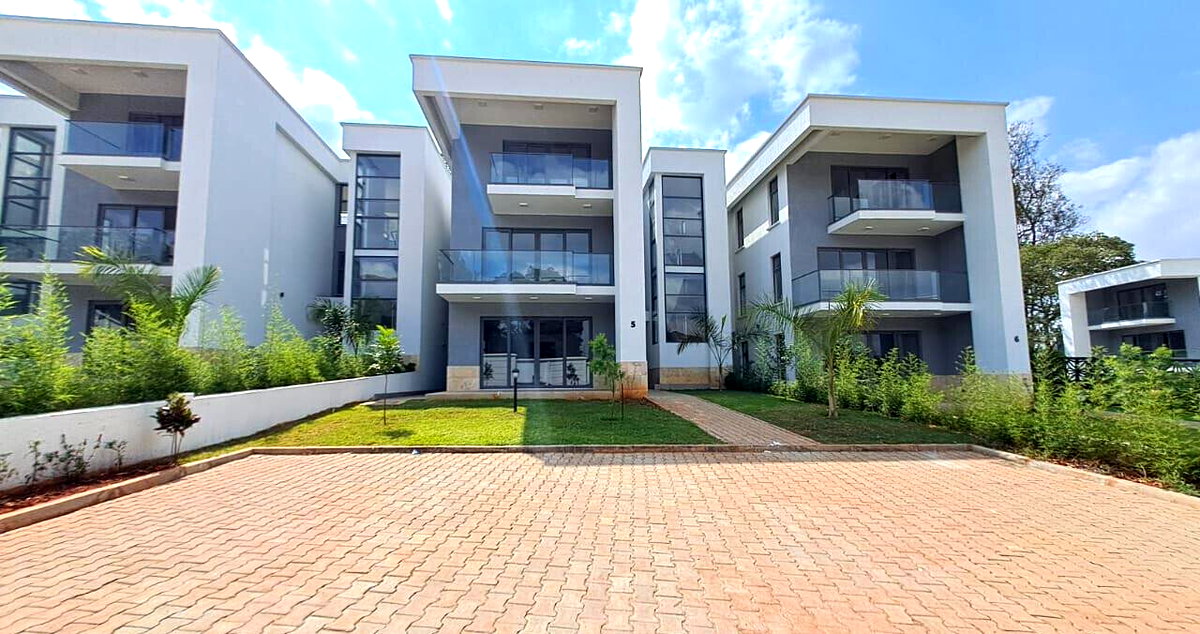 5-Bed Townhouse with Smart Locks & Fitted Kitchen - Lavington