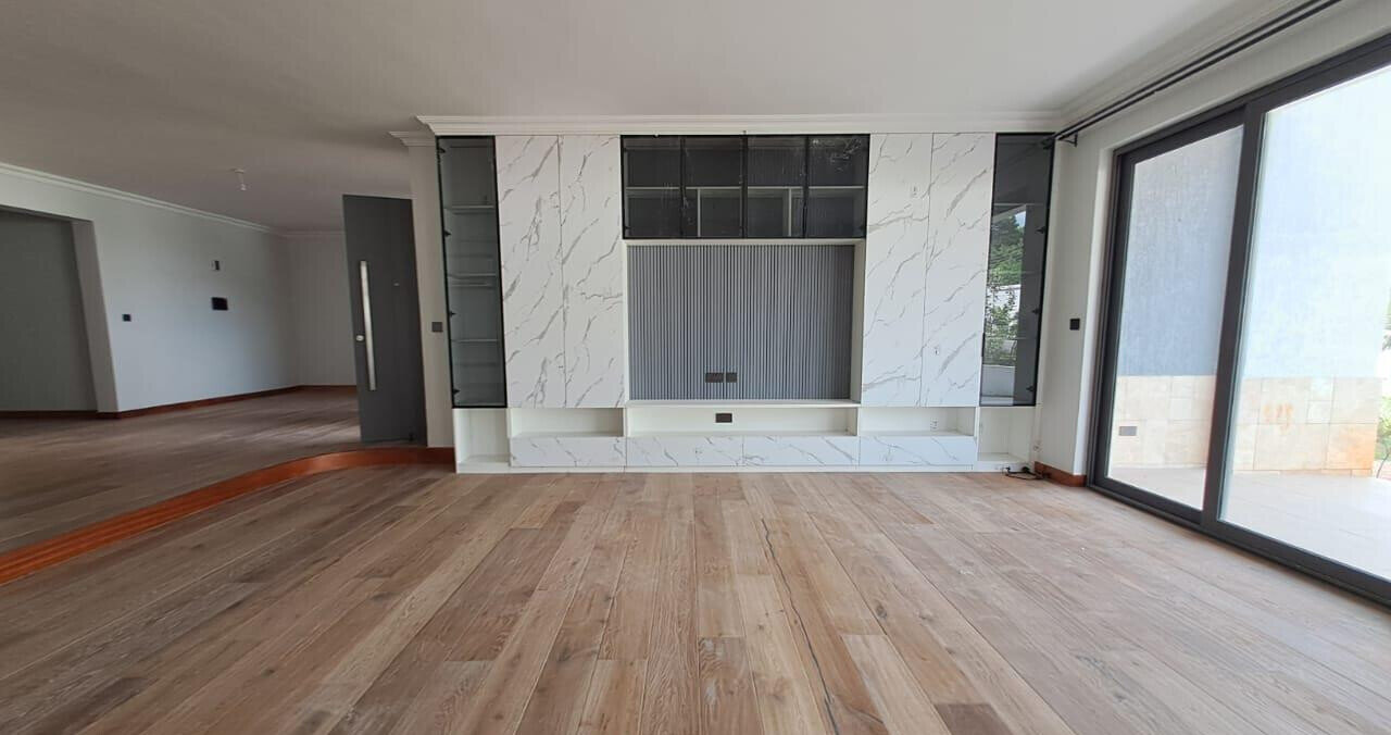 5-Bed Townhouse with Smart Locks & Fitted Kitchen - Lavington