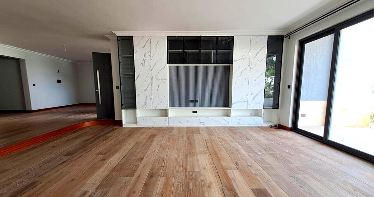 5-Bed Townhouse with Smart Locks & Fitted Kitchen - Lavington