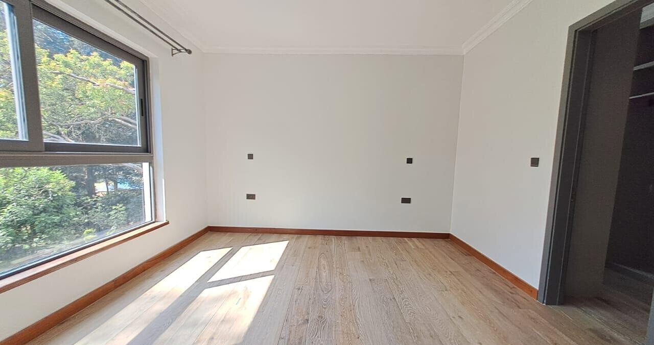 5-Bed Townhouse with Smart Locks & Fitted Kitchen - Lavington