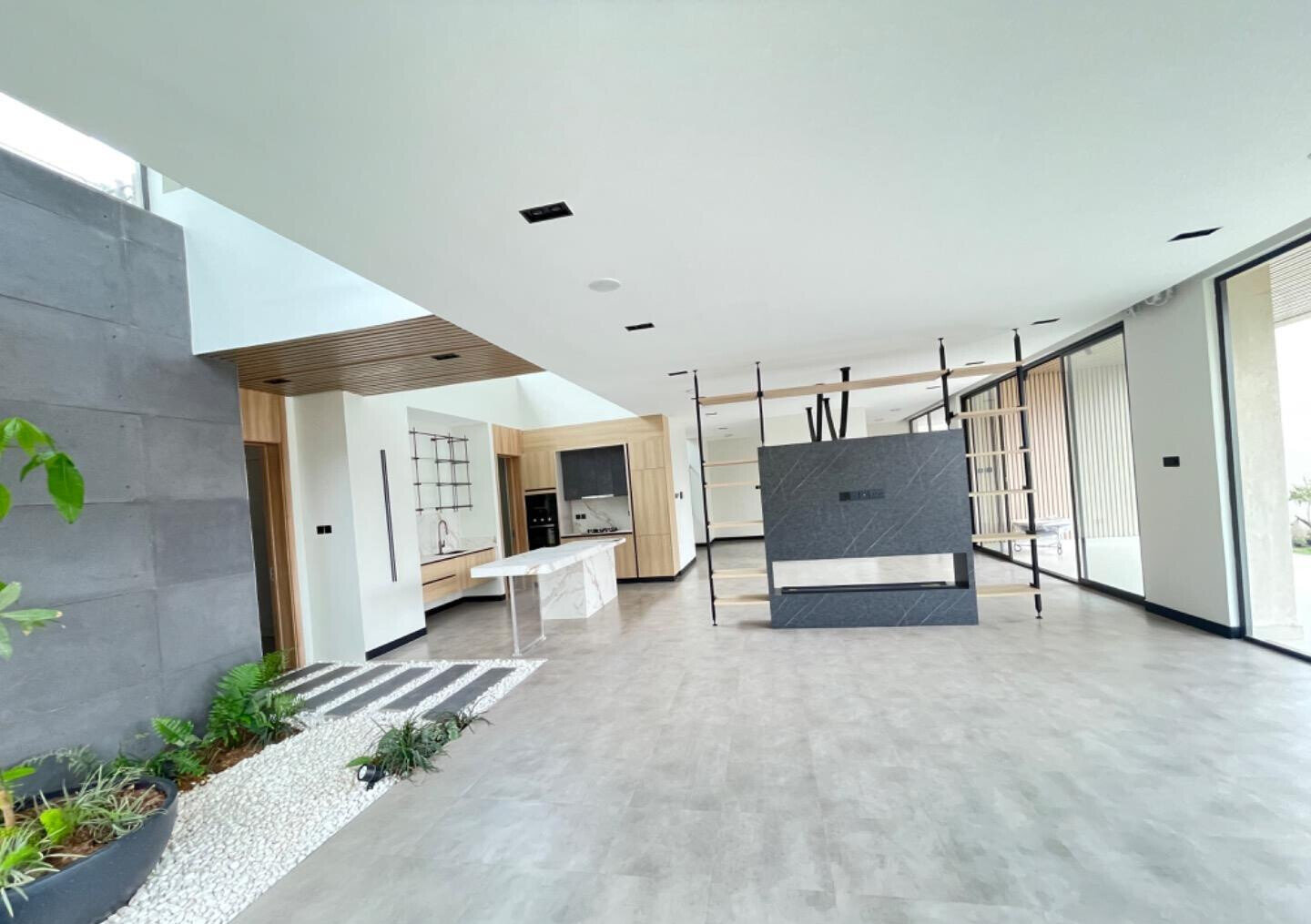 Quarter-Acre Contemporary Villa with Double-Height Ceilings - Lavington