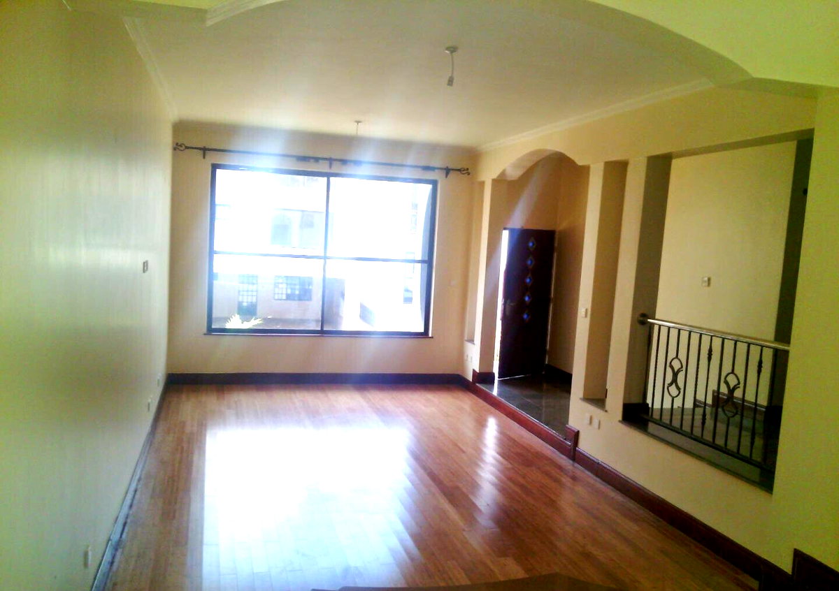 5-Ensuite Townhouse with Jacuzzi & Solar - Brookeside Westlands