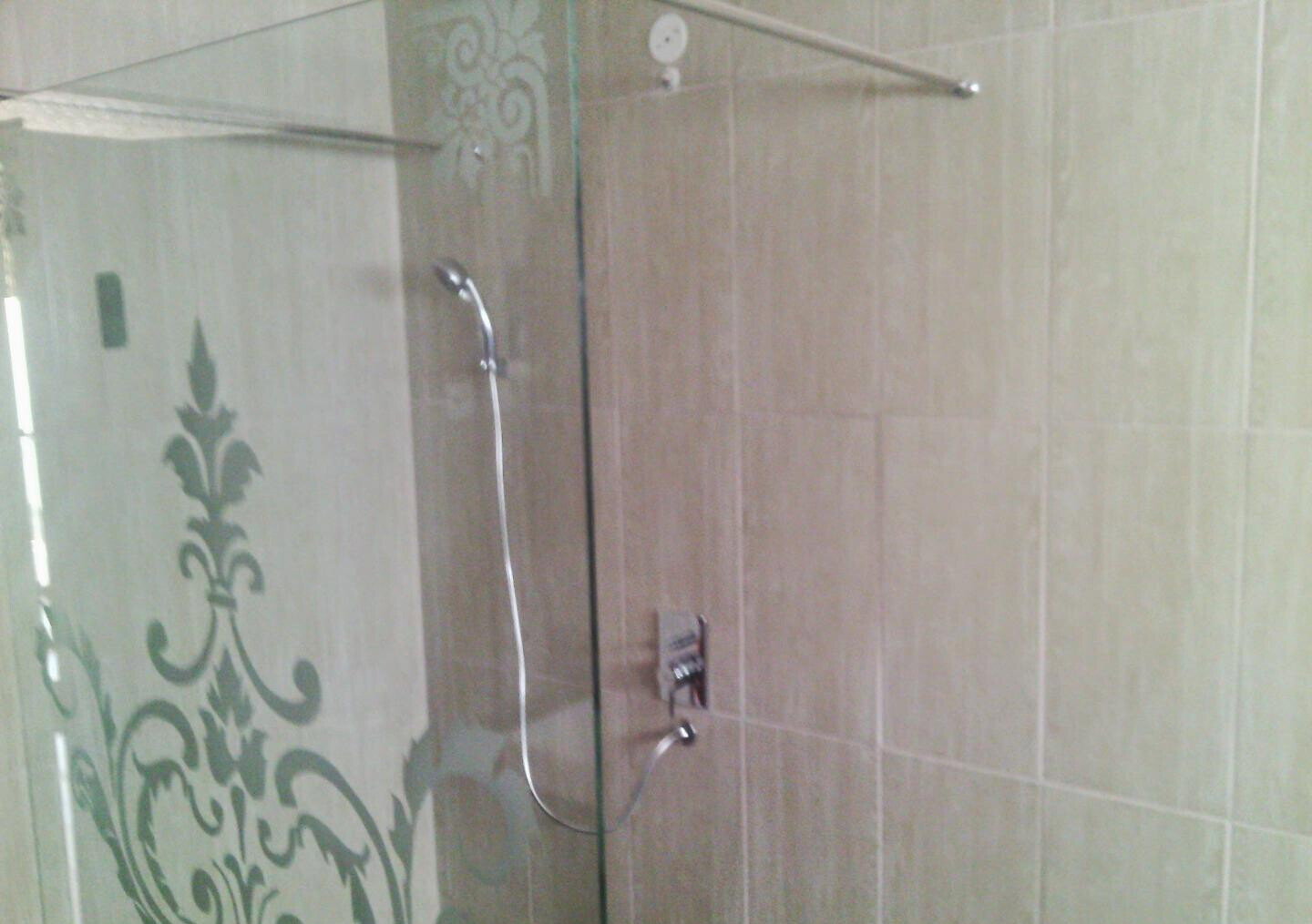 5-Ensuite Townhouse with Jacuzzi & Solar - Brookeside Westlands