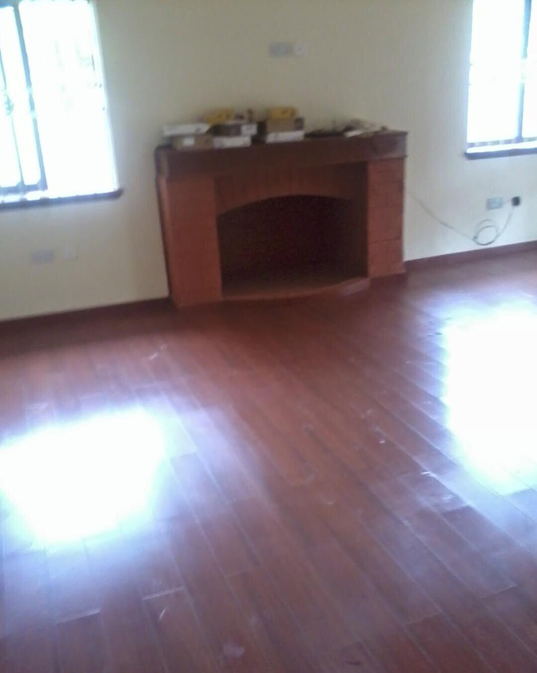 5-Ensuite Townhouse with Jacuzzi & Solar - Brookeside Westlands
