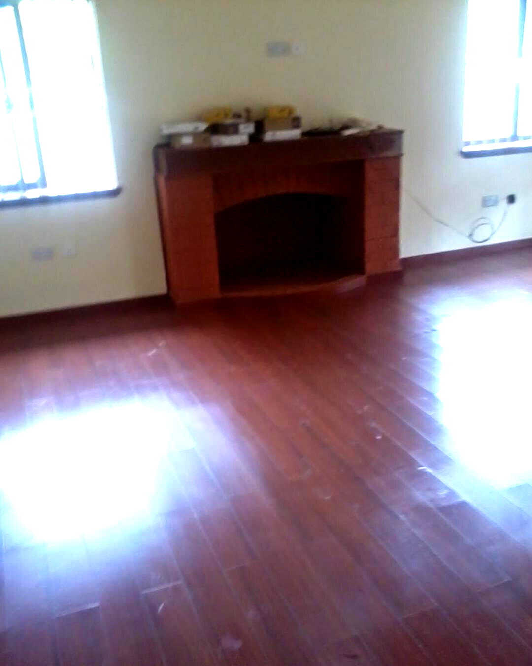 5-Ensuite Townhouse with Jacuzzi & Solar - Brookeside Westlands
