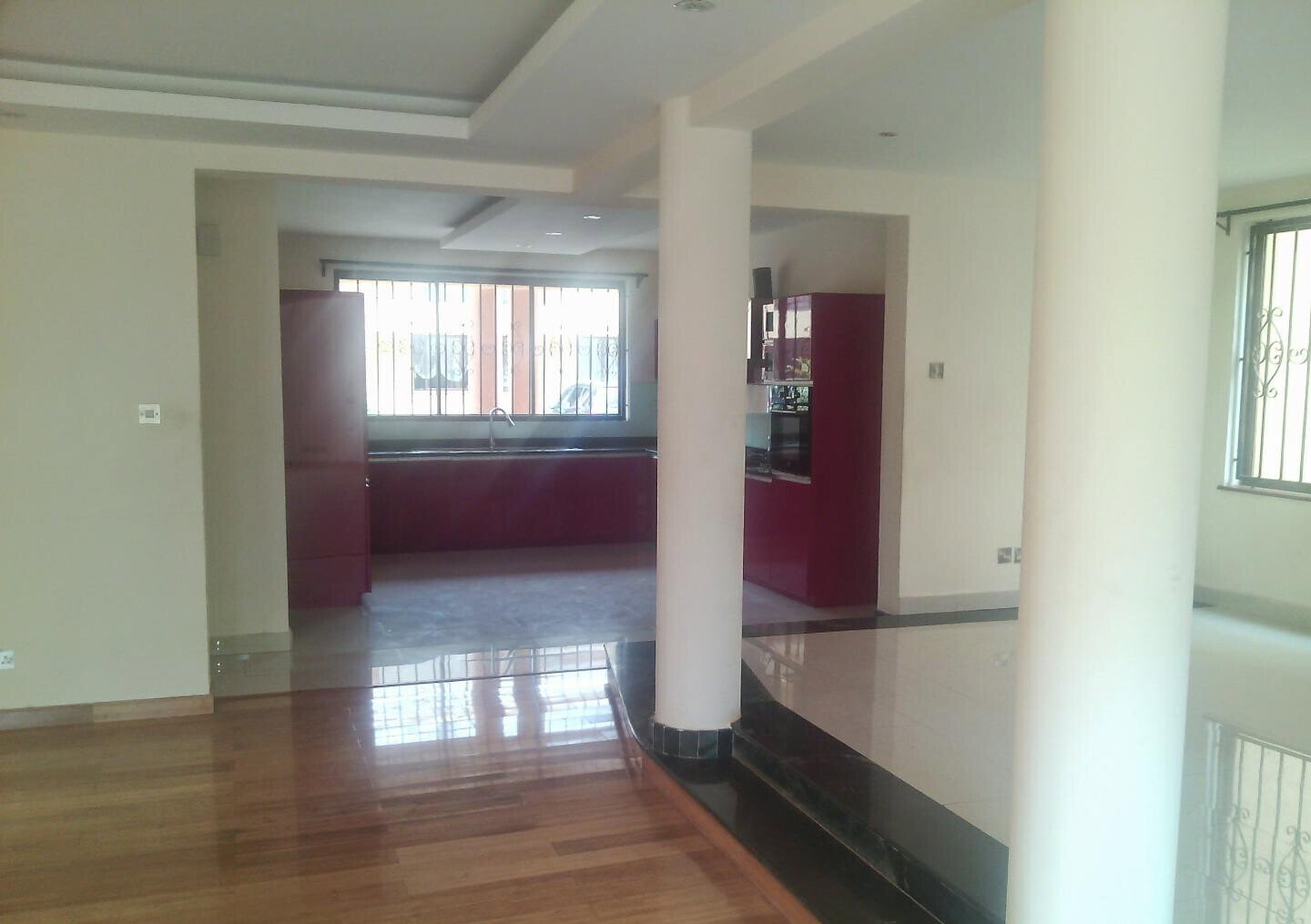 5-Ensuite Townhouse with Jacuzzi & Solar - Brookeside Westlands