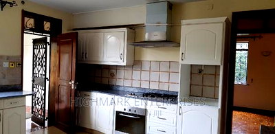 5bdrm Maisonette in Ridgeways for sale - Image 2