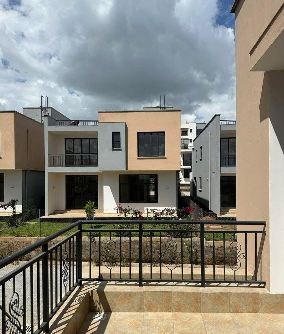 Brand-New 4BR Townhouse with DSQ & Pool - Syokimau Phase 2