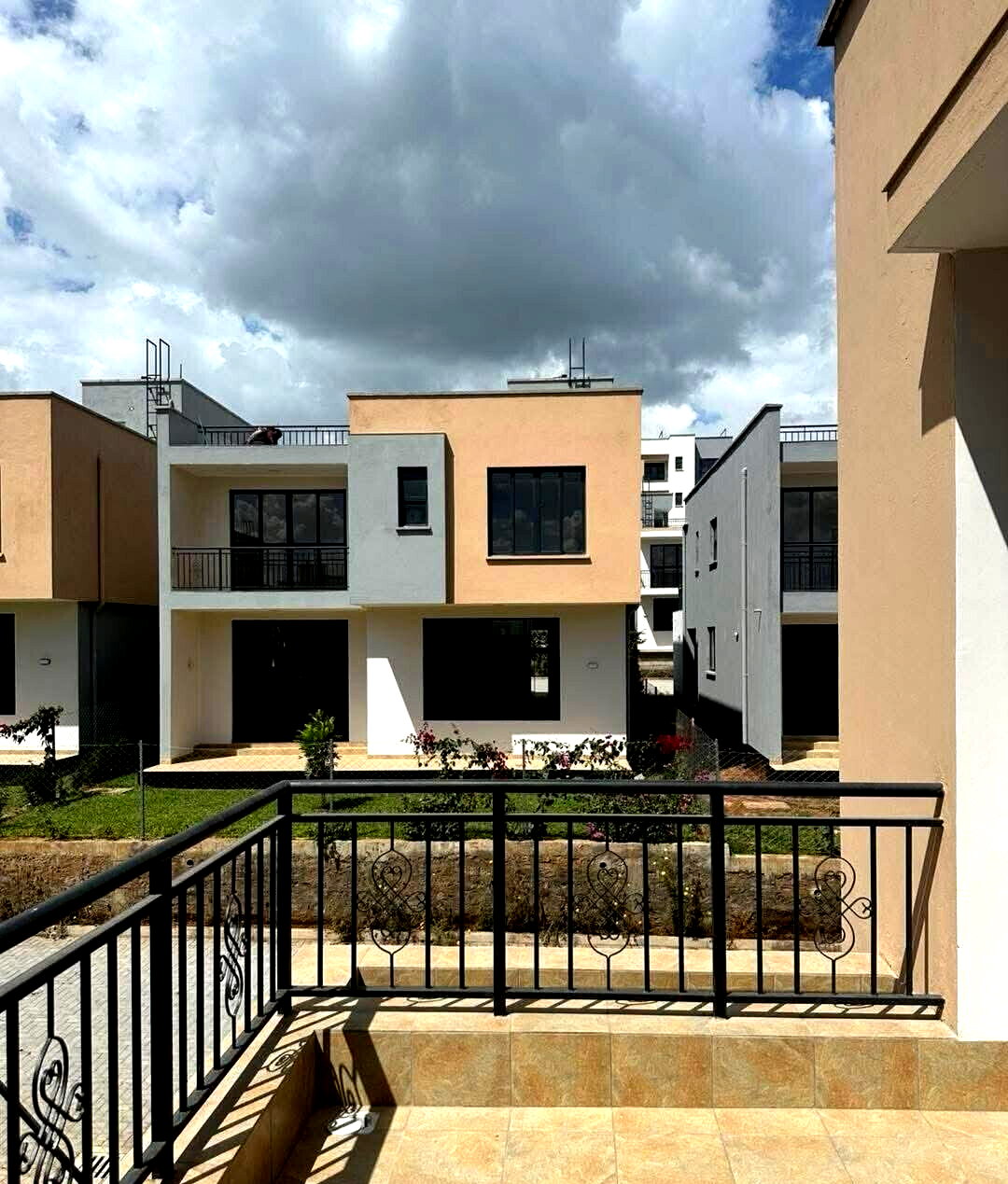Brand-New 4BR Townhouse with DSQ & Pool - Syokimau Phase 2