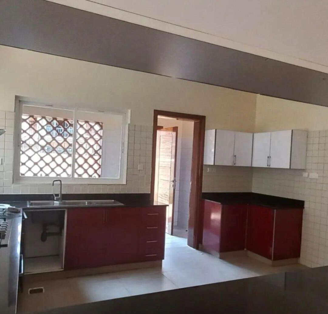 5-Ensuite Townhouse with Servant Quarter & Garden - Lavington