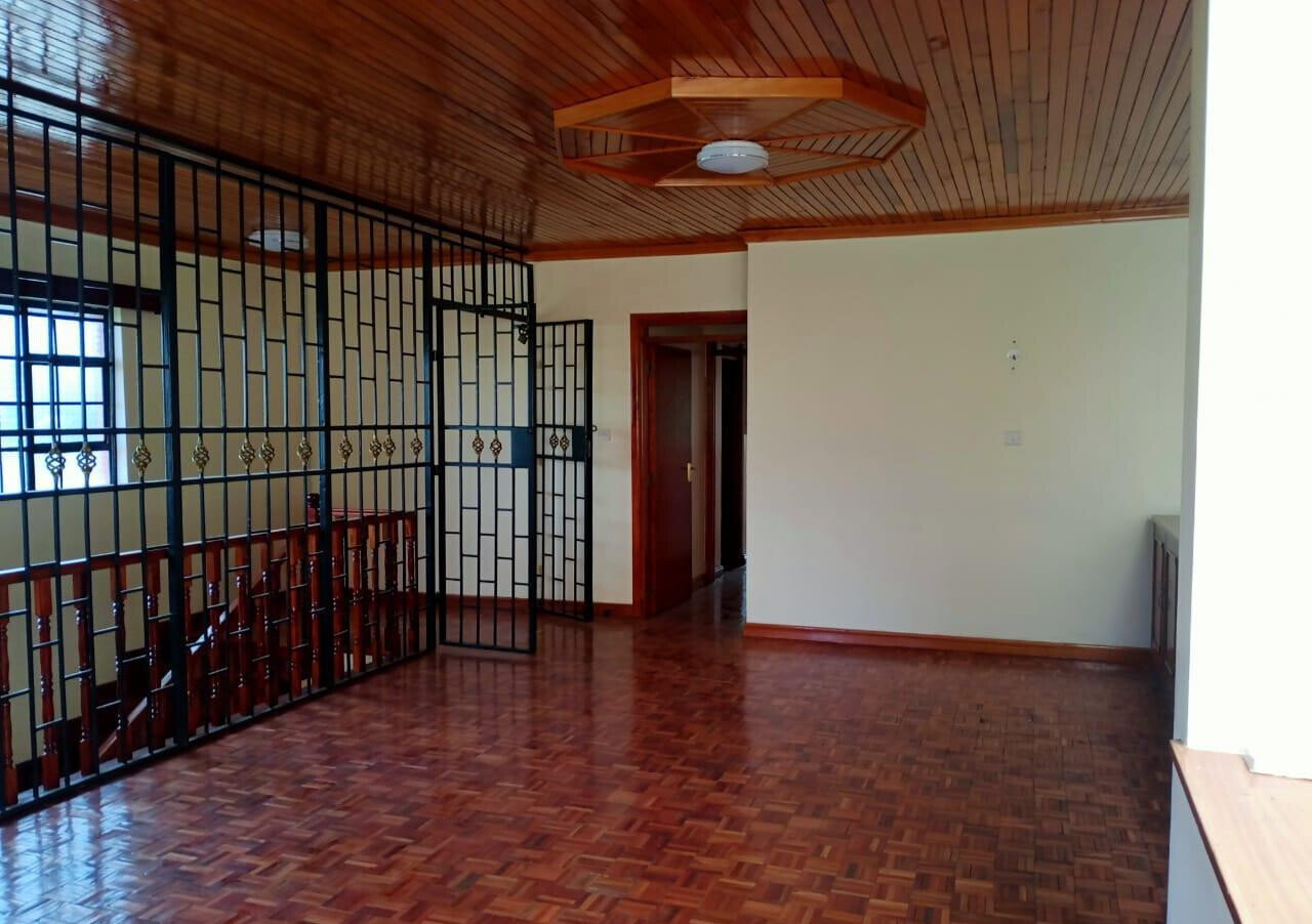 5BR Townhouse with Sunken Living & Avocado Tree - Brookside, Gigiri