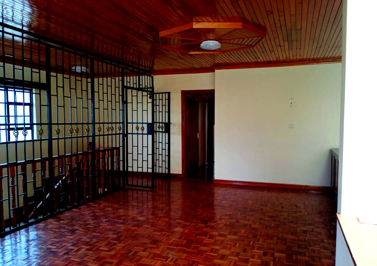 5BR Townhouse with Sunken Living & Avocado Tree - Brookside, Gigiri