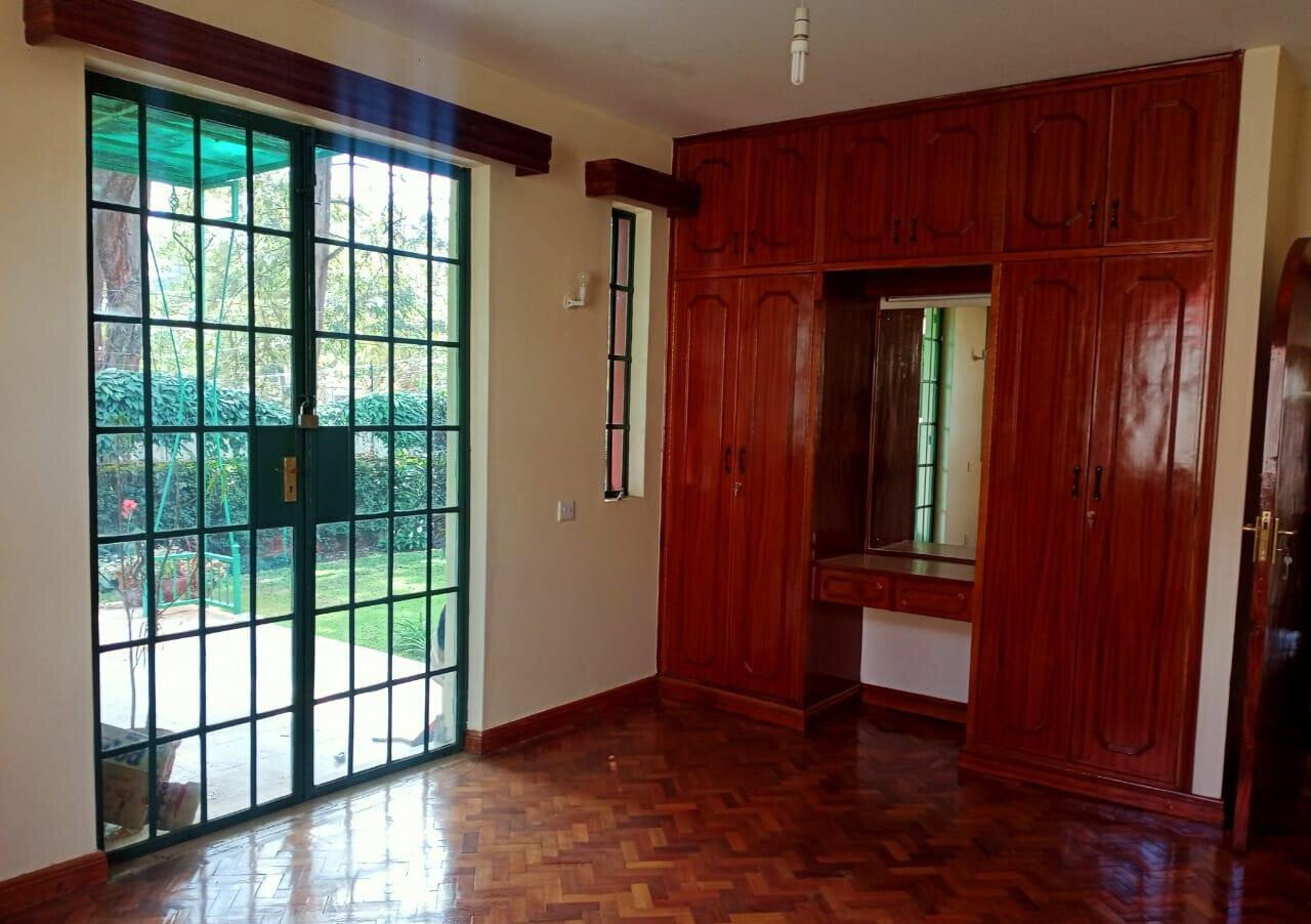 5BR Townhouse with Sunken Living & Avocado Tree - Brookside, Gigiri