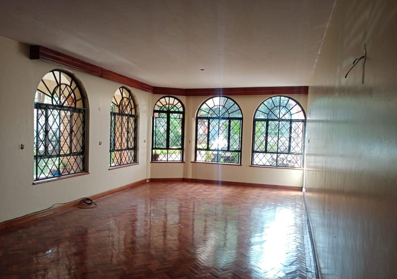 5BR Townhouse with Sunken Living & Avocado Tree - Brookside, Gigiri