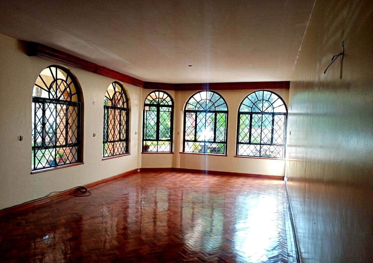5BR Townhouse with Sunken Living & Avocado Tree - Brookside, Gigiri