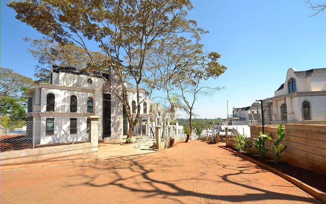 5-Ensuite Townhouse with Fireplace & Pool Access - Loresho