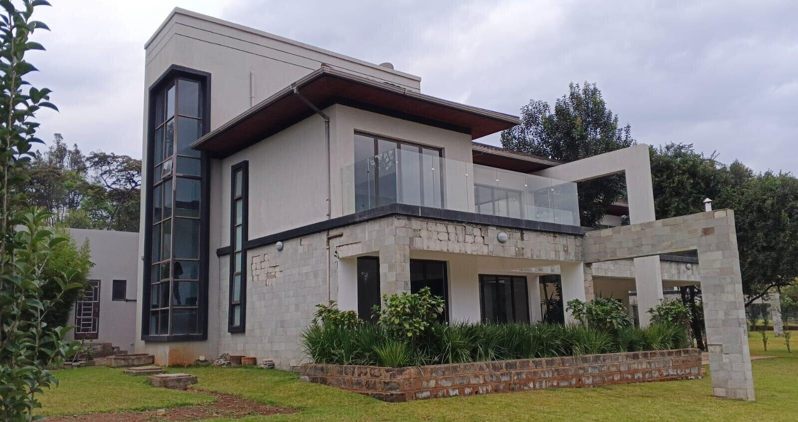 5-Bed Townhouse on Half-Acre in Gated Community – Karen Ololua