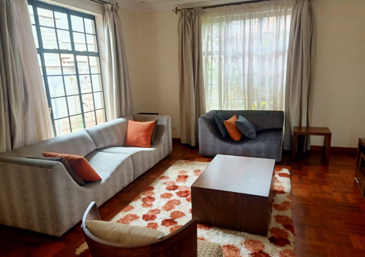 5-Ensuite Townhouse with Grand Fireplace & Sunken Lounge – Karen