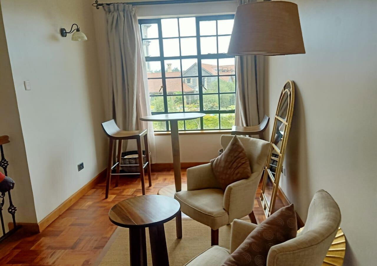 5-Ensuite Townhouse with Grand Fireplace & Sunken Lounge – Karen