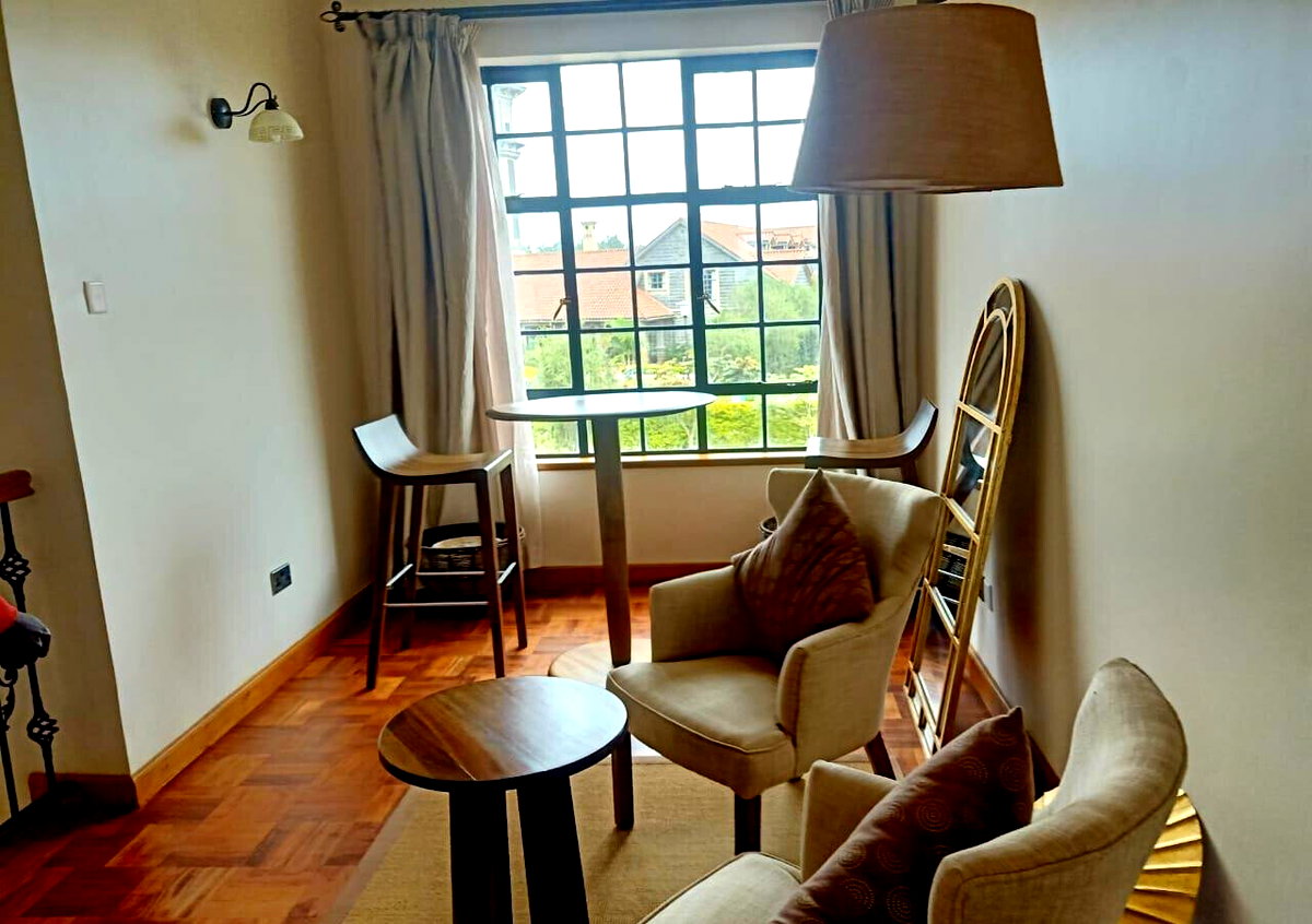 5-Ensuite Townhouse with Grand Fireplace & Sunken Lounge – Karen