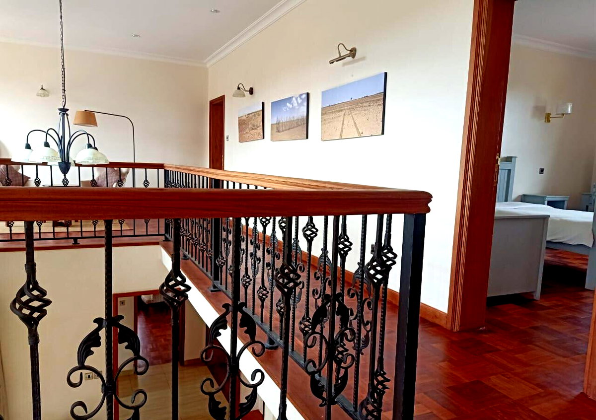 5-Ensuite Townhouse with Grand Fireplace & Sunken Lounge – Karen