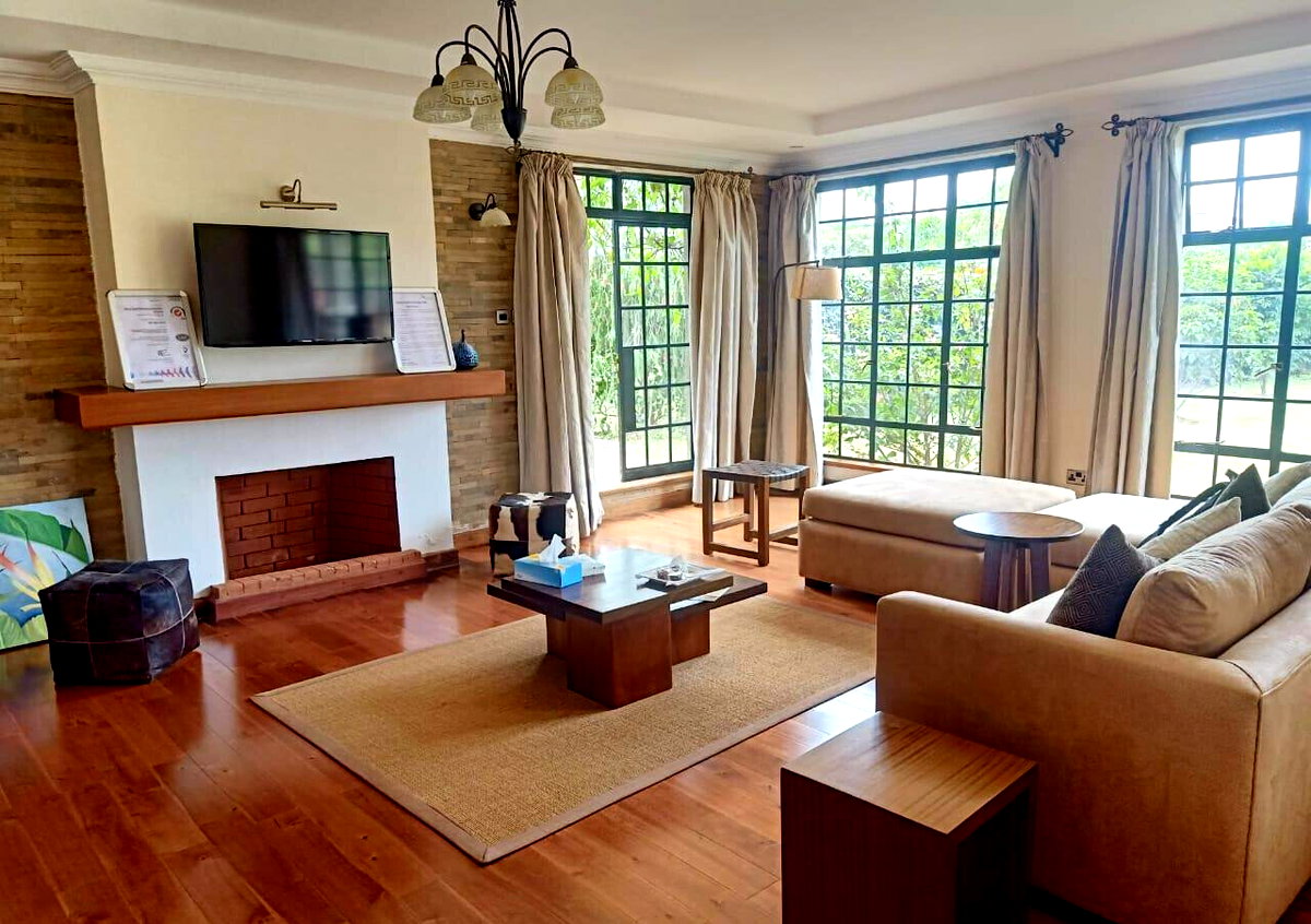 5-Ensuite Townhouse with Grand Fireplace & Sunken Lounge – Karen