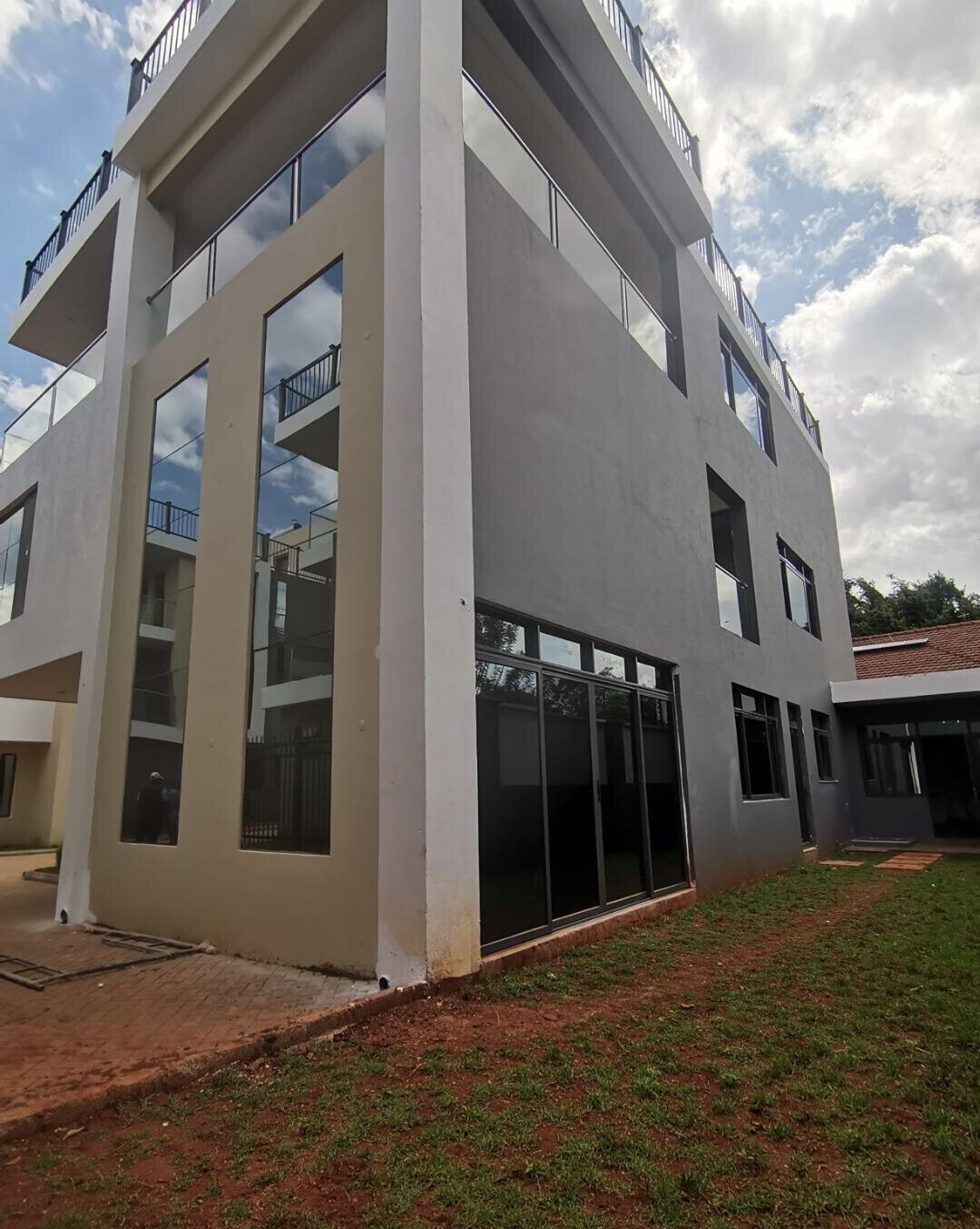 Newly Built 5BR Townhouse with DSQ & Guest Parking - Lavington