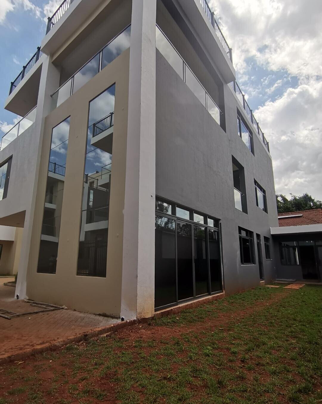 Newly Built 5BR Townhouse with DSQ & Guest Parking - Lavington