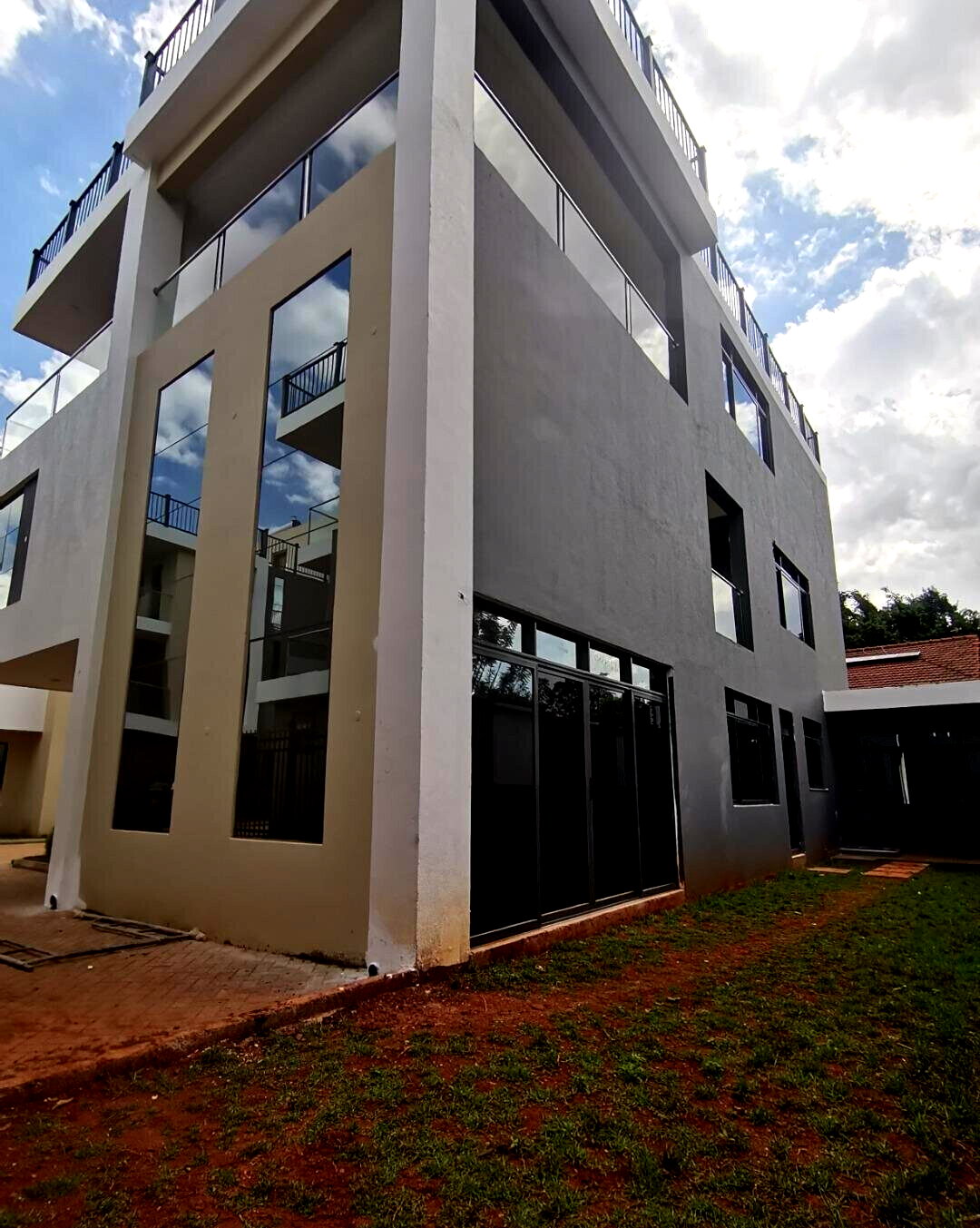 Newly Built 5BR Townhouse with DSQ & Guest Parking - Lavington