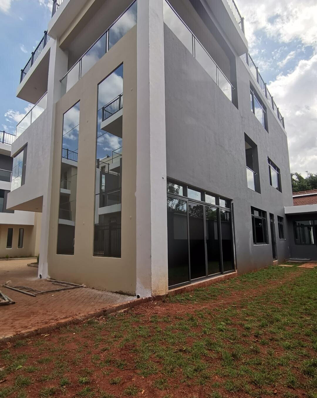 Newly Built 5BR Townhouse with DSQ & Guest Parking - Lavington