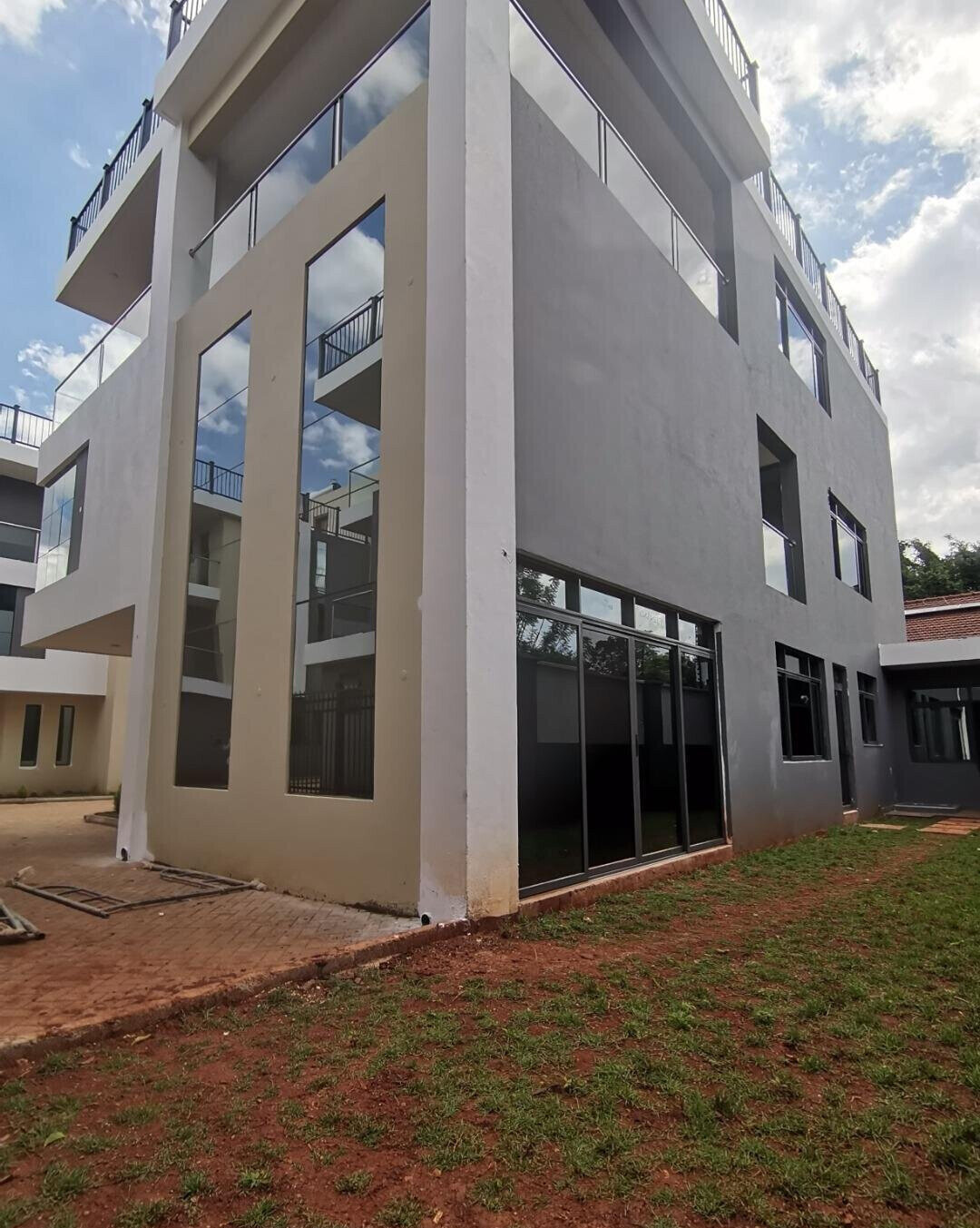 Newly Built 5BR Townhouse with DSQ & Guest Parking - Lavington