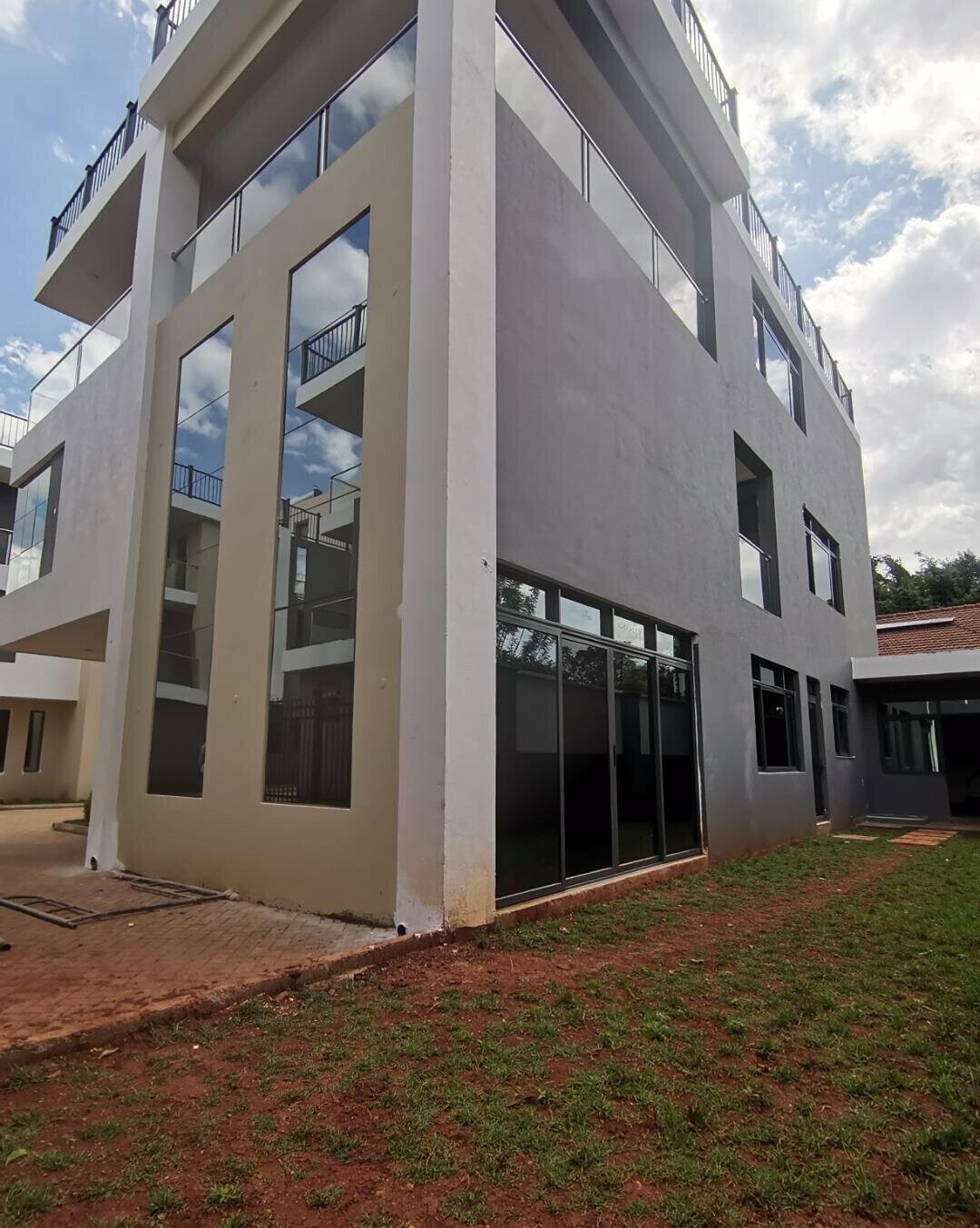Newly Built 5BR Townhouse with DSQ & Guest Parking - Lavington