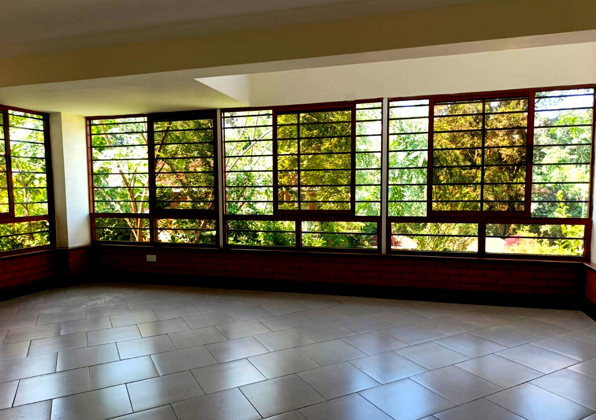 5-Ensuite Townhouse with Sunroom & Fireplace - Spring Valley