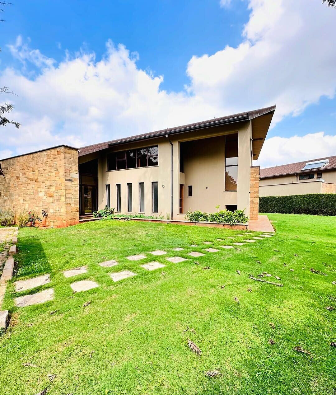 4-Ensuite Villa with DSQ & Clubhouse Pool – Karen