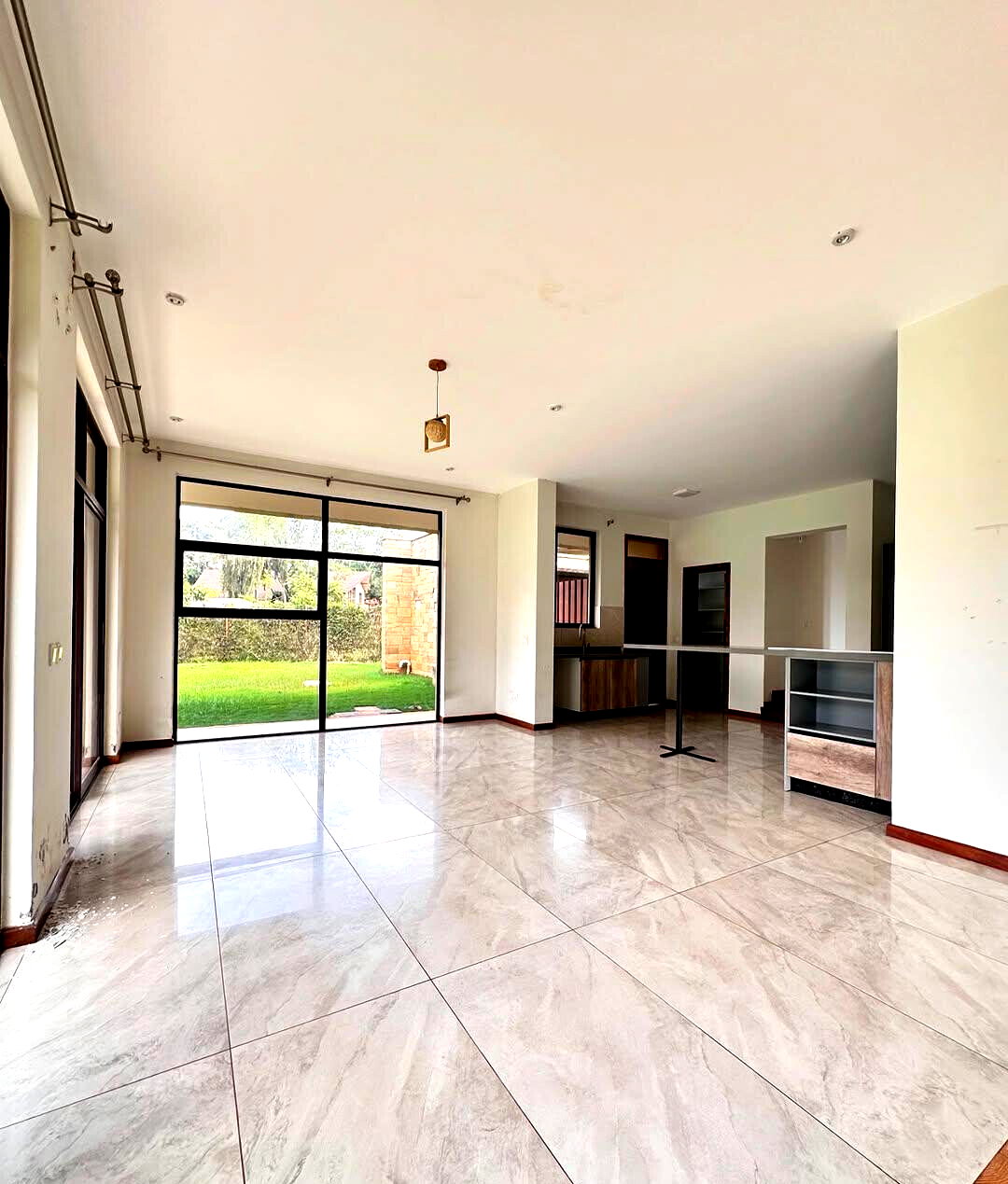 4-Ensuite Villa with DSQ & Clubhouse Pool – Karen