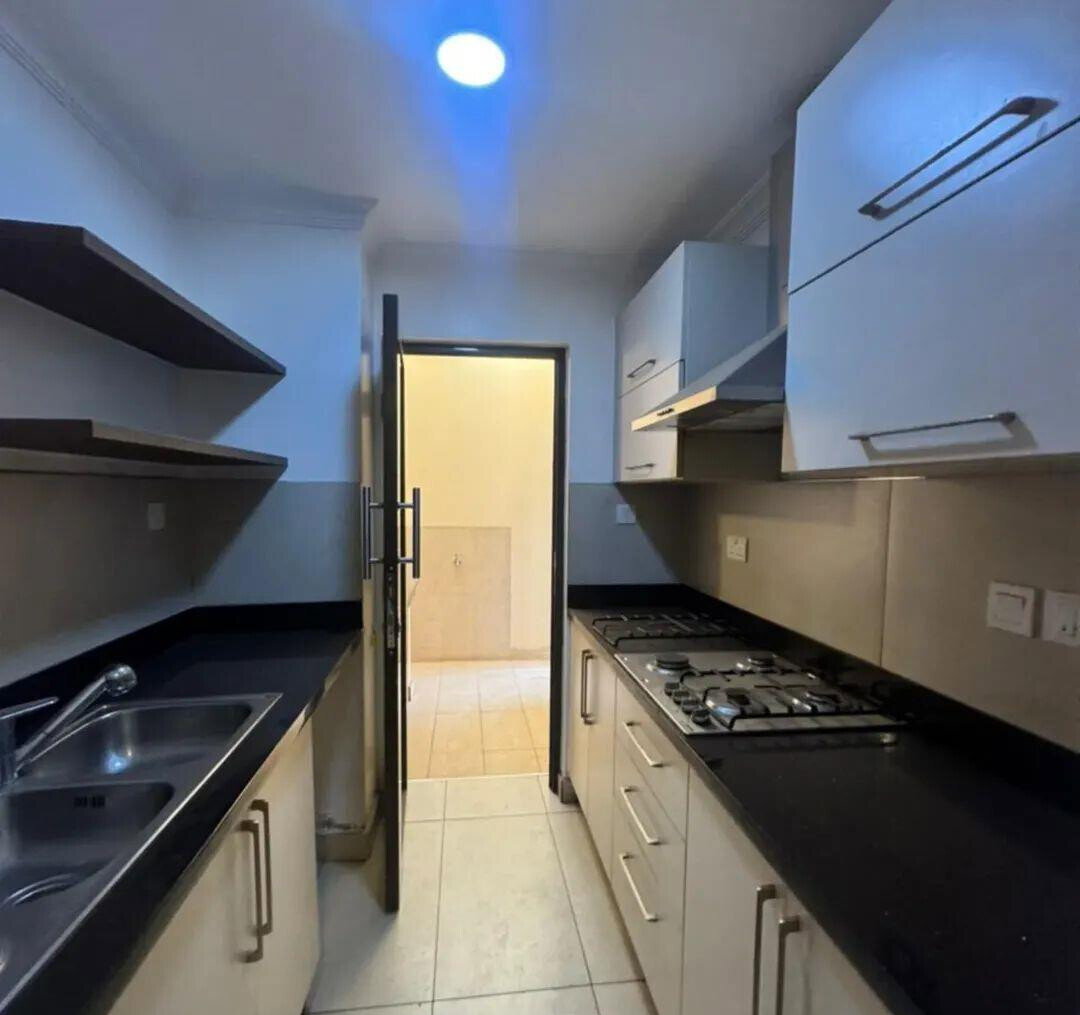 4BR Townhouse with DSQ & Private Garden in 8-Unit Gated Court - Kileleshwa