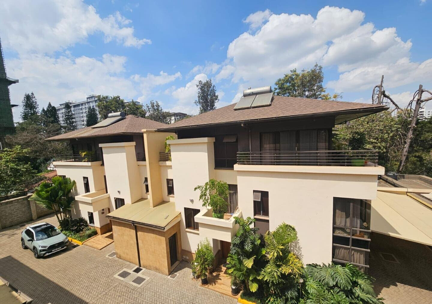 4BR Townhouse with DSQ & Private Garden in 8-Unit Gated Court - Kileleshwa
