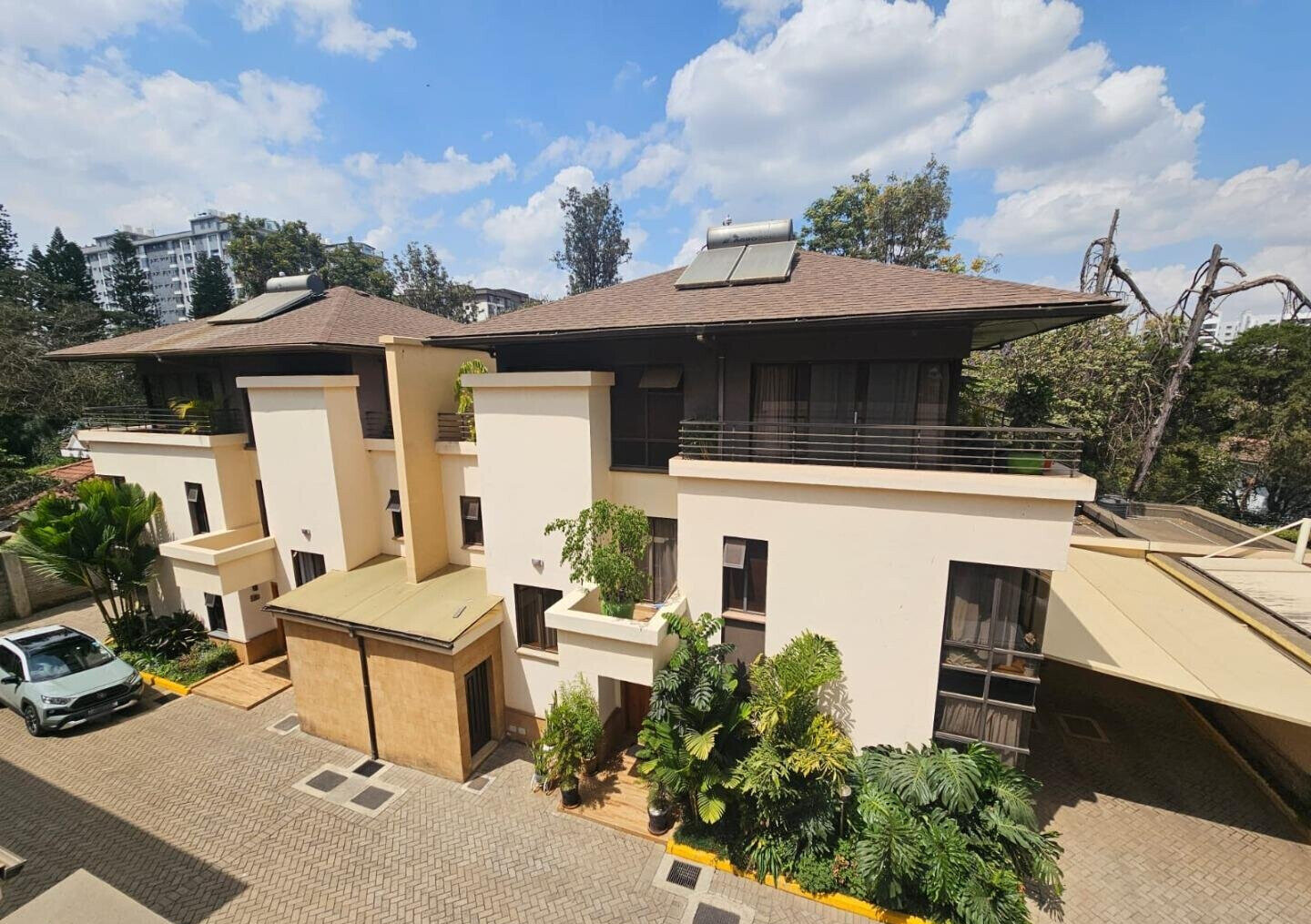 4BR Townhouse with DSQ & Private Garden in 8-Unit Gated Court - Kileleshwa
