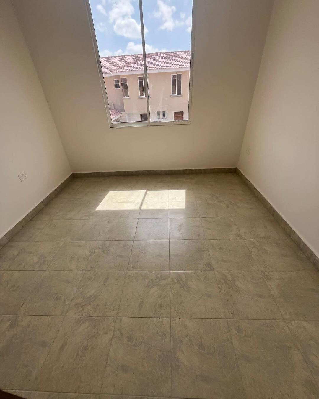 4BR Townhouse with DSQ on Gataka Road - Keys Ready