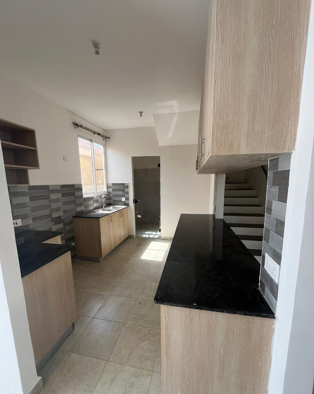 4BR Townhouse with DSQ on Gataka Road - Keys Ready
