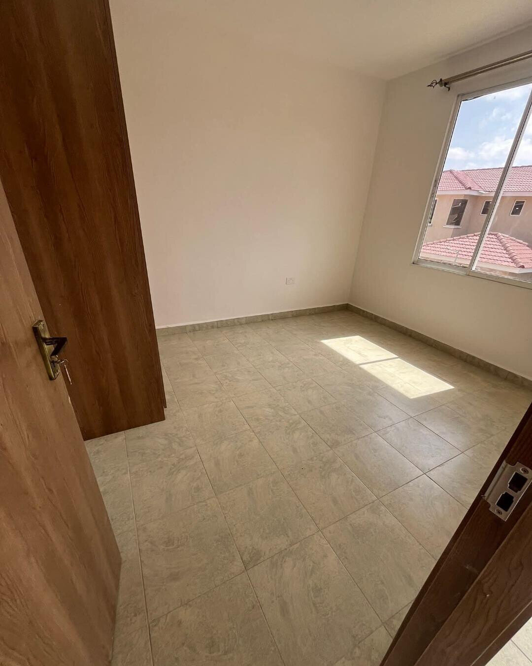 4BR Townhouse with DSQ on Gataka Road - Keys Ready