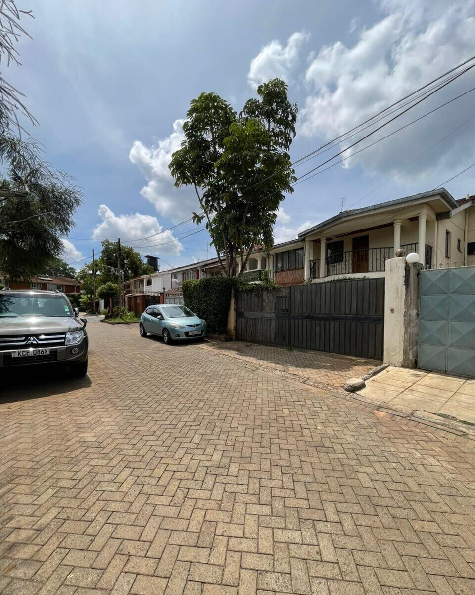 4-Bedroom Townhouse with DSQ & Private Balconies - Lavington