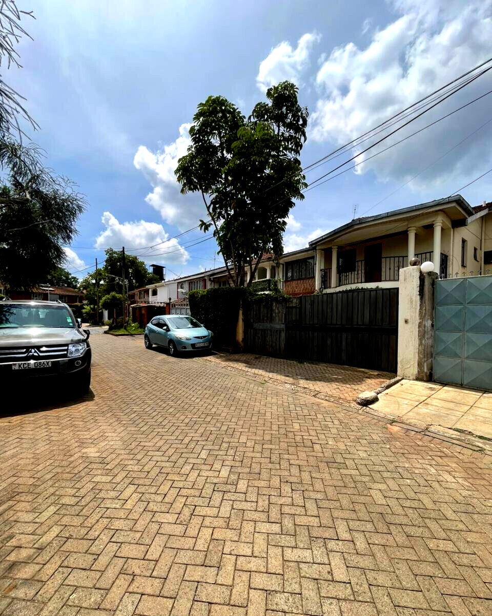 4-Bedroom Townhouse with DSQ & Private Balconies - Lavington