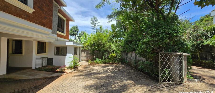 5-Ensuite Villa with Pool & Solar Heating - Spring Valley