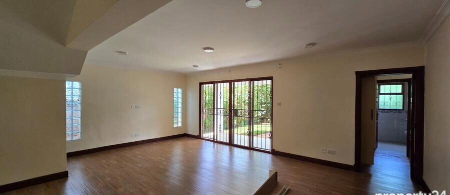 5-Ensuite Villa with Pool & Solar Heating - Spring Valley