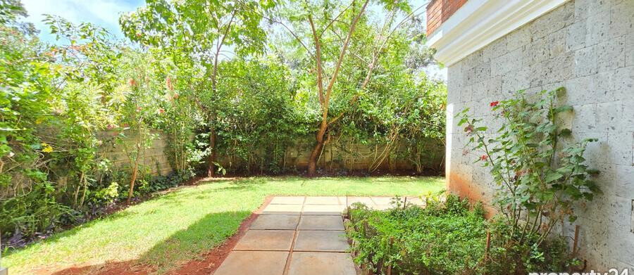 5-Ensuite Villa with Pool & Solar Heating - Spring Valley