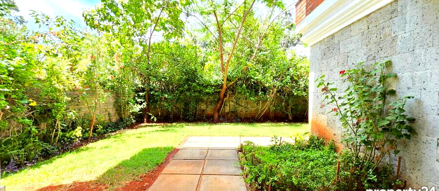 5-Ensuite Villa with Pool & Solar Heating - Spring Valley